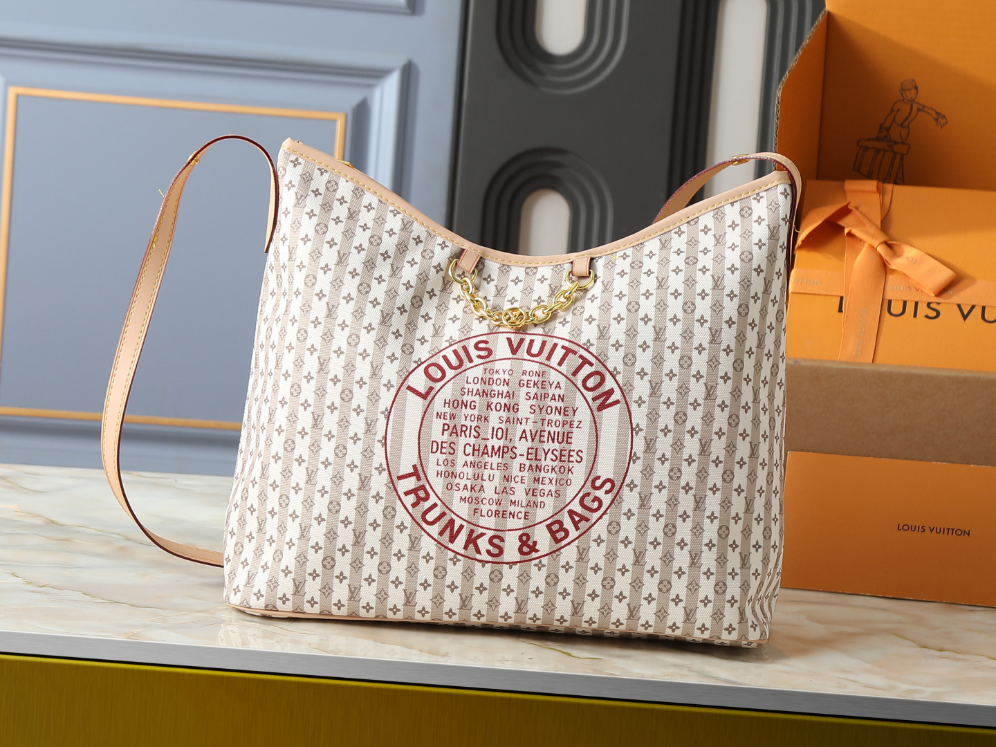 Louis Vuitton LV Classic Handbag Premium Canvas Model M46018 LV Logo Detail Elegant Look Fashion Accessory